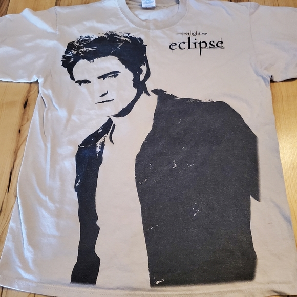 The Twilight Saga Eclipse Edward Cullen 2010 T Shirt RARE Twilight Team Edward - Picture 2 of 9